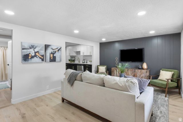 1597 W STRATFORD AVE, West Valley City, UT 84119