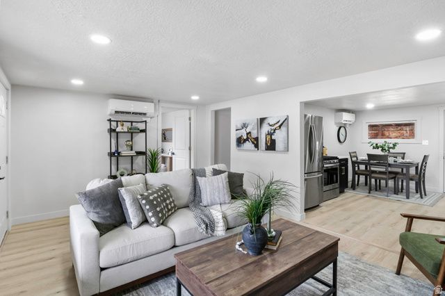 1597 W STRATFORD AVE, West Valley City, UT 84119