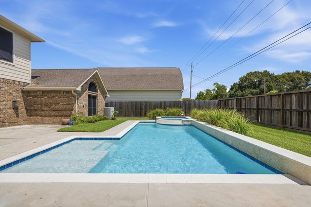 2303 Casa Grande Drive, League City, TX 77573