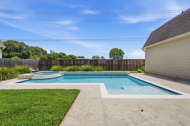 2303 Casa Grande Drive, League City, TX 77573