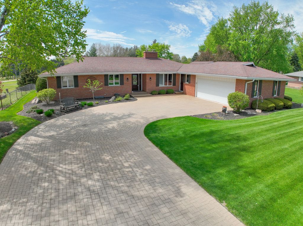 704 N First Street, Elburn, IL 60119