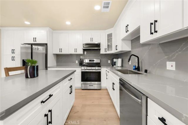 1081 Loma Avenue, Long Beach, CA 90804