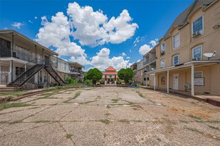 8200 Broadway Street 111, Houston, TX 77061