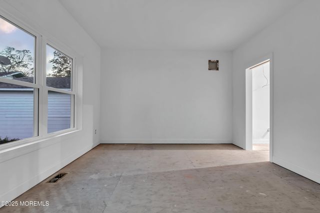 318 E Cape May Avenue, Ocean Gate, NJ 08740