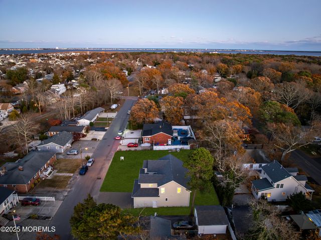 318 E Cape May Avenue, Ocean Gate, NJ 08740