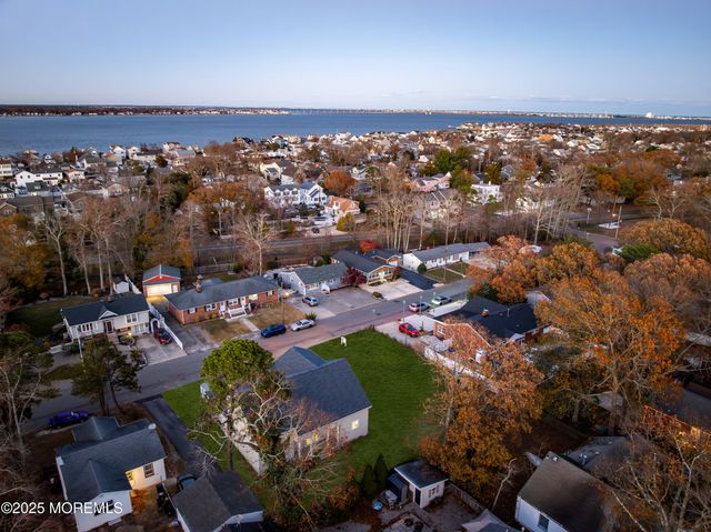 318 E Cape May Avenue, Ocean Gate, NJ 08740