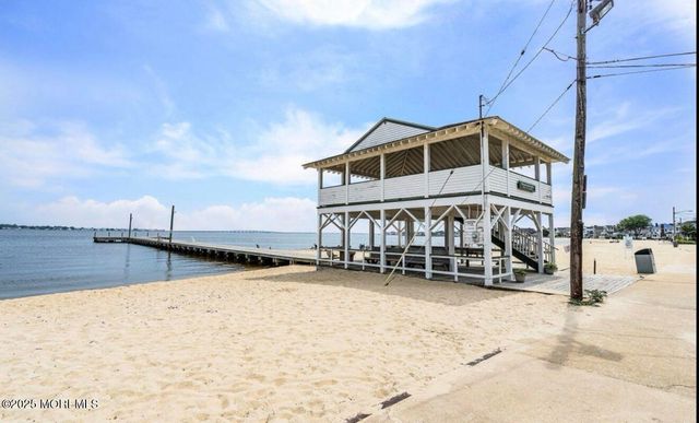 318 E Cape May Avenue, Ocean Gate, NJ 08740