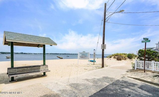 318 E Cape May Avenue, Ocean Gate, NJ 08740