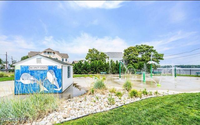 318 E Cape May Avenue, Ocean Gate, NJ 08740