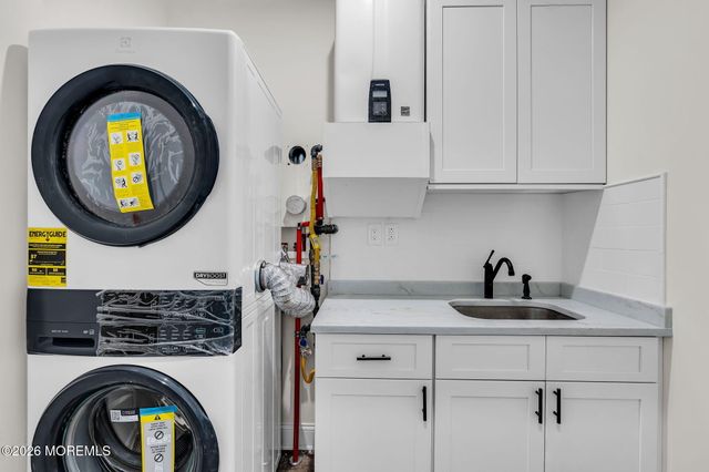 318 E Cape May Avenue, Ocean Gate, NJ 08740