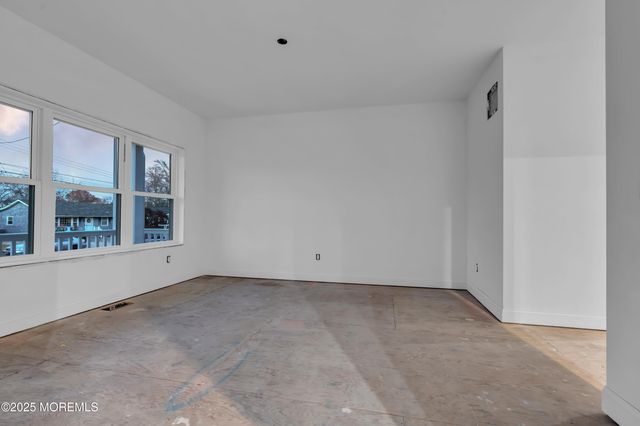 318 E Cape May Avenue, Ocean Gate, NJ 08740