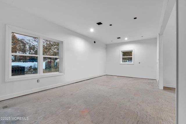 318 E Cape May Avenue, Ocean Gate, NJ 08740