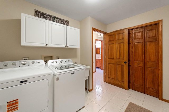 754 Timber Ridge Drive, Oregon, WI 53575
