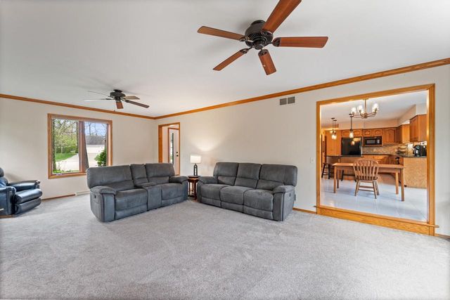 754 Timber Ridge Drive, Oregon, WI 53575