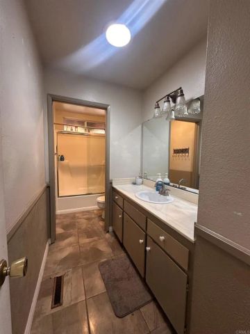 2430 Sunflower Ter, Vista, CA 92083