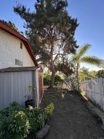 2430 Sunflower Ter, Vista, CA 92083