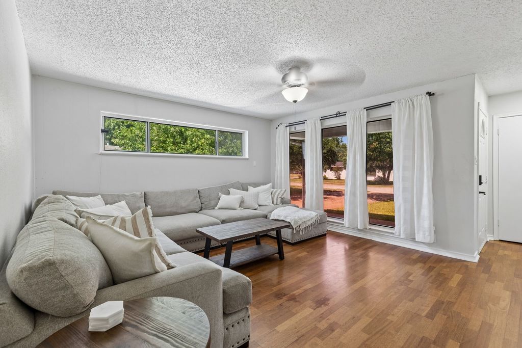 13955 Birchlawn Drive, Farmers Branch, TX 75234 — photo 2
