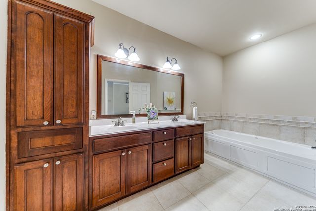 444 HERFF ST, Boerne, TX 78006