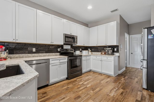 570 Gardendale Circle SE, Palm Bay, FL 32909