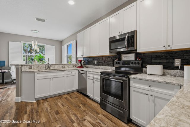 570 Gardendale Circle SE, Palm Bay, FL 32909