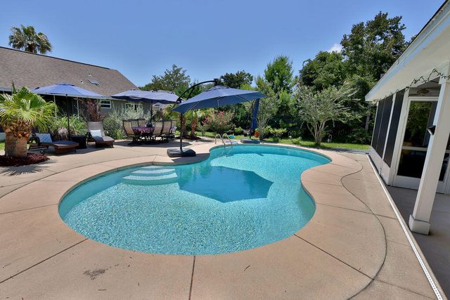 124 Long Pointe Drive, Mary Esther, FL 32569