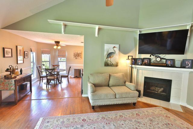 124 Long Pointe Drive, Mary Esther, FL 32569