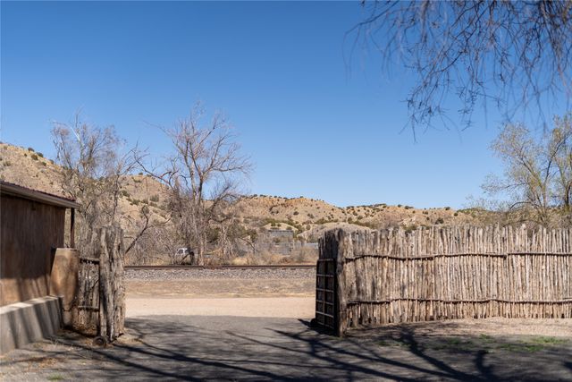 10 Rail Road, Cerrillos, NM 87010