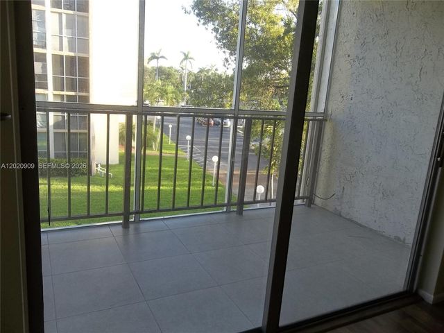 801 Three Islands Blvd 308, Hallandale Beach, FL 33009