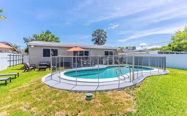 211 SE 3rd St, Dania Beach, FL 33004