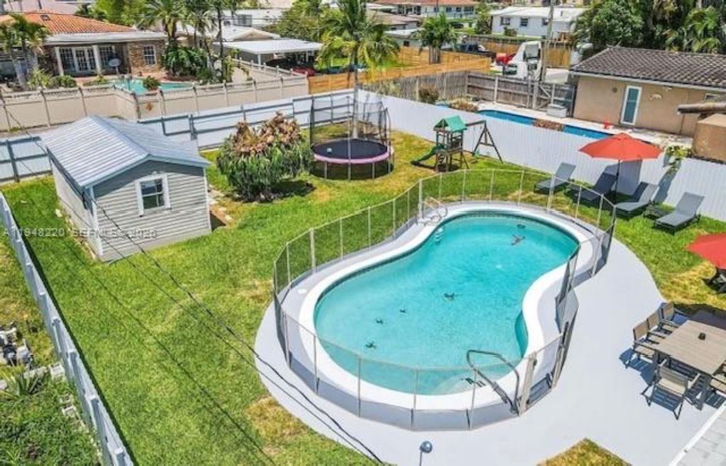 211 SE 3rd St, Dania Beach, FL 33004