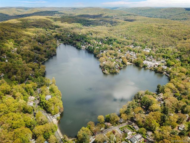 46 Argyle Street, Lake Peekskill, NY 10537