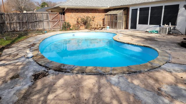 1333 Thunderbrook Drive, Desoto, TX 75115