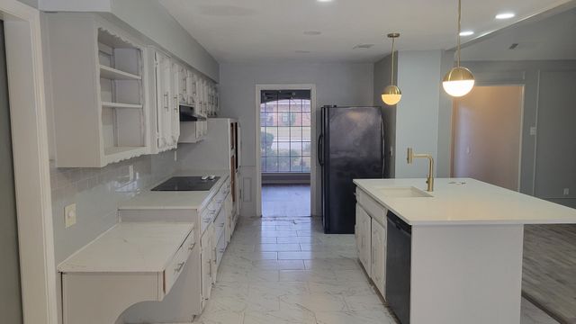 1333 Thunderbrook Drive, Desoto, TX 75115