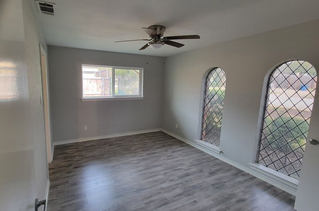 1333 Thunderbrook Drive, Desoto, TX 75115