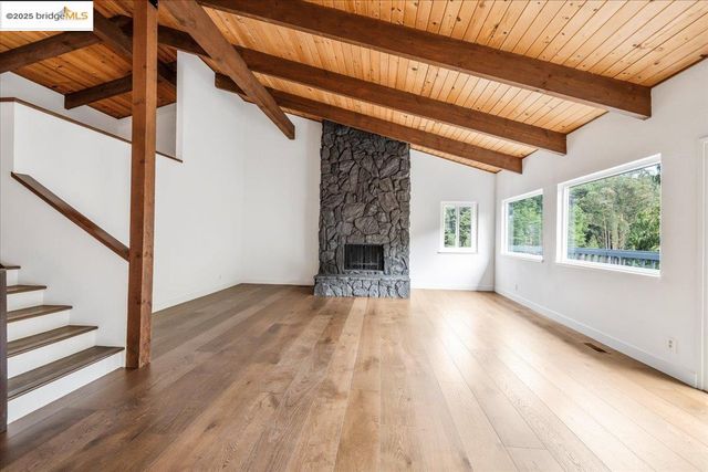 7250 Woodrow Dr, Oakland, CA 94611