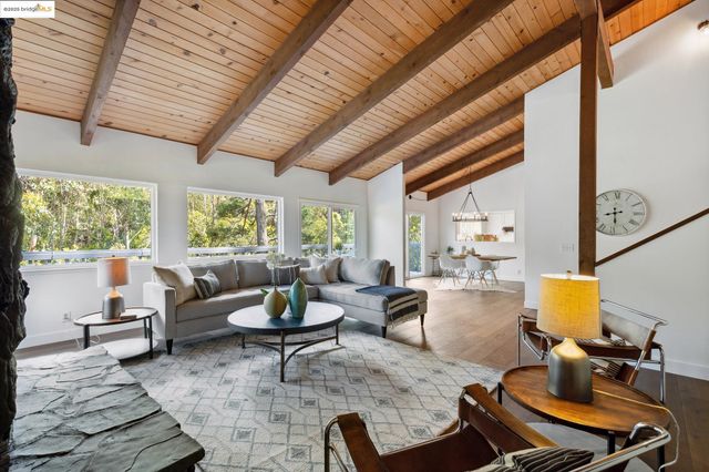 7250 Woodrow Dr, Oakland, CA 94611