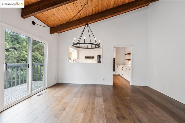 7250 Woodrow Dr, Oakland, CA 94611