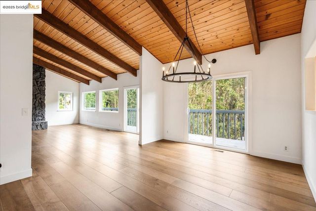 7250 Woodrow Dr, Oakland, CA 94611