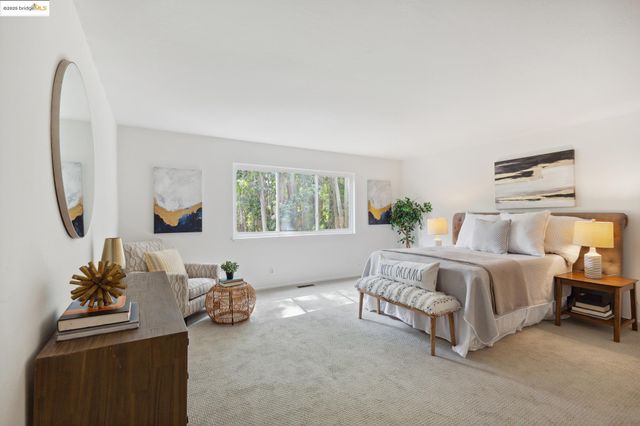 7250 Woodrow Dr, Oakland, CA 94611