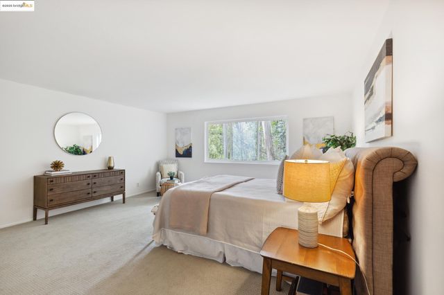 7250 Woodrow Dr, Oakland, CA 94611