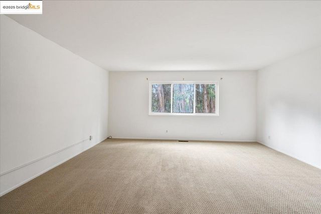 7250 Woodrow Dr, Oakland, CA 94611