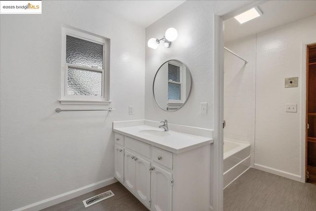 7250 Woodrow Dr, Oakland, CA 94611