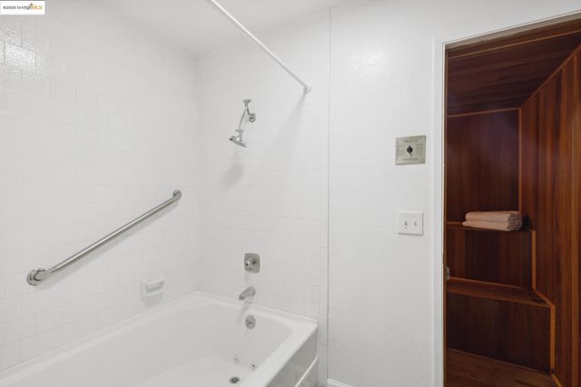 7250 Woodrow Dr, Oakland, CA 94611