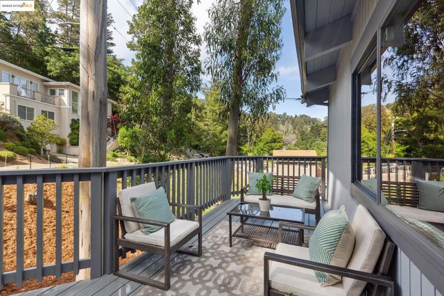 7250 Woodrow Dr, Oakland, CA 94611