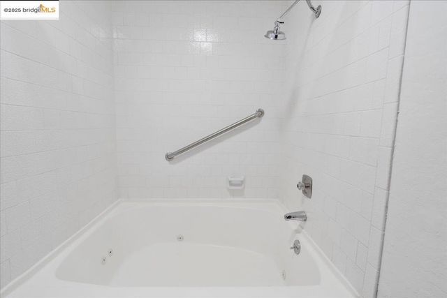 7250 Woodrow Dr, Oakland, CA 94611