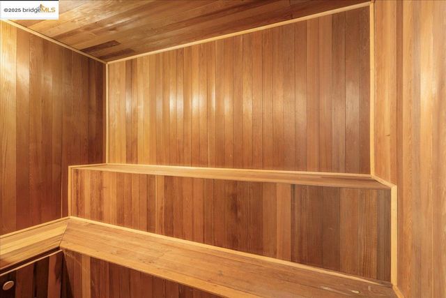 7250 Woodrow Dr, Oakland, CA 94611