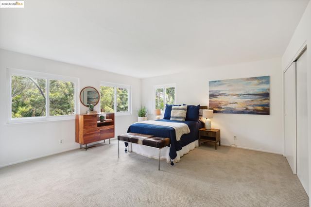 7250 Woodrow Dr, Oakland, CA 94611