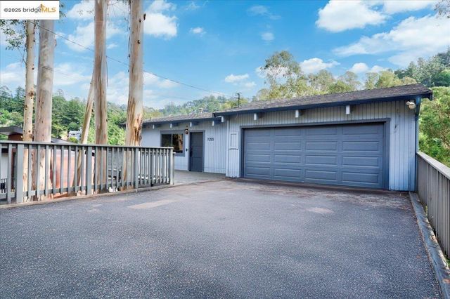 7250 Woodrow Dr, Oakland, CA 94611