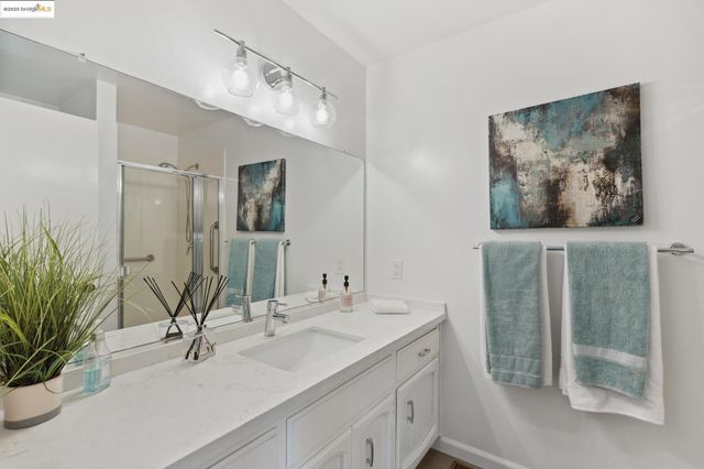 7250 Woodrow Dr, Oakland, CA 94611