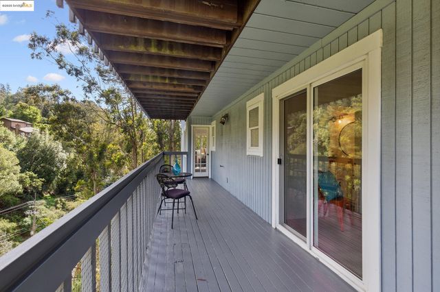 7250 Woodrow Dr, Oakland, CA 94611